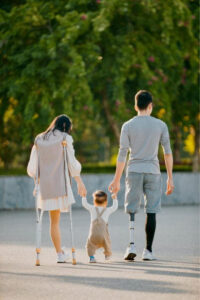 Read more about the article Guiding Love: Street Photographer Captures Disabled Couple Guiding Their Baby’s First Steps